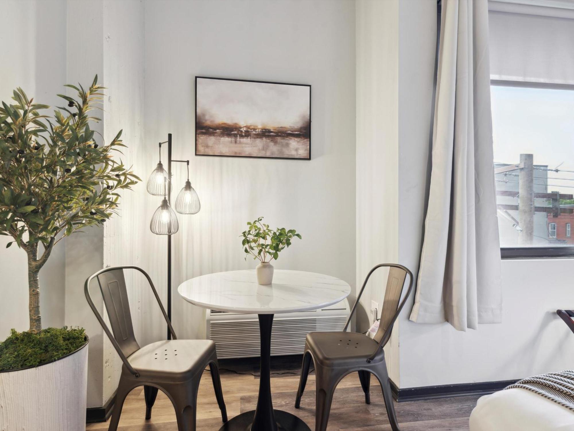 Large 3Br Apts & Studios, Free Parking, Gym, Game Room Филадельфия Номер фото